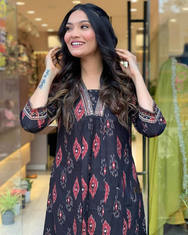 Elegant Black V-neck Cotton Kurta Set with Dupatta