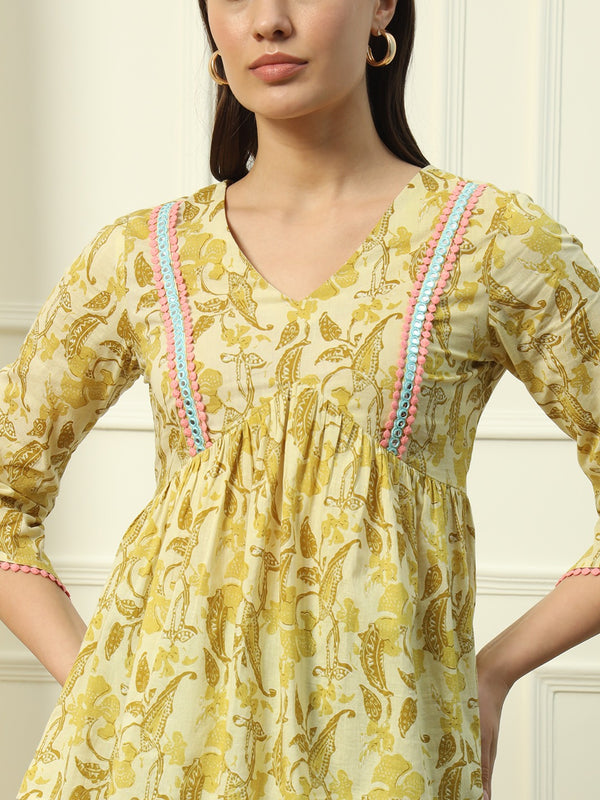 Yellow floral alia cut cotton top
