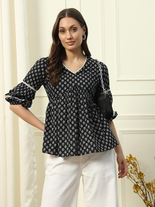 Black balloon sleeves printed top